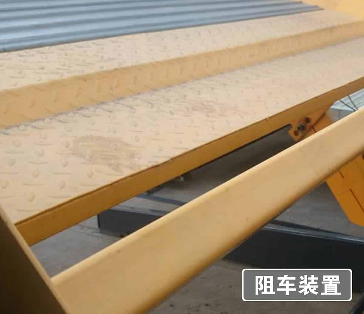 貴陽PJS俯仰簡易升降立體車庫設備阻車裝置.jpg
