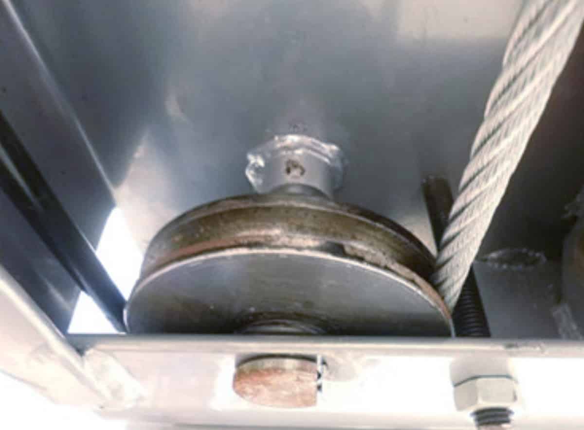 貴陽PJS四柱簡易升降立體車庫設(shè)備滑輪.jpg